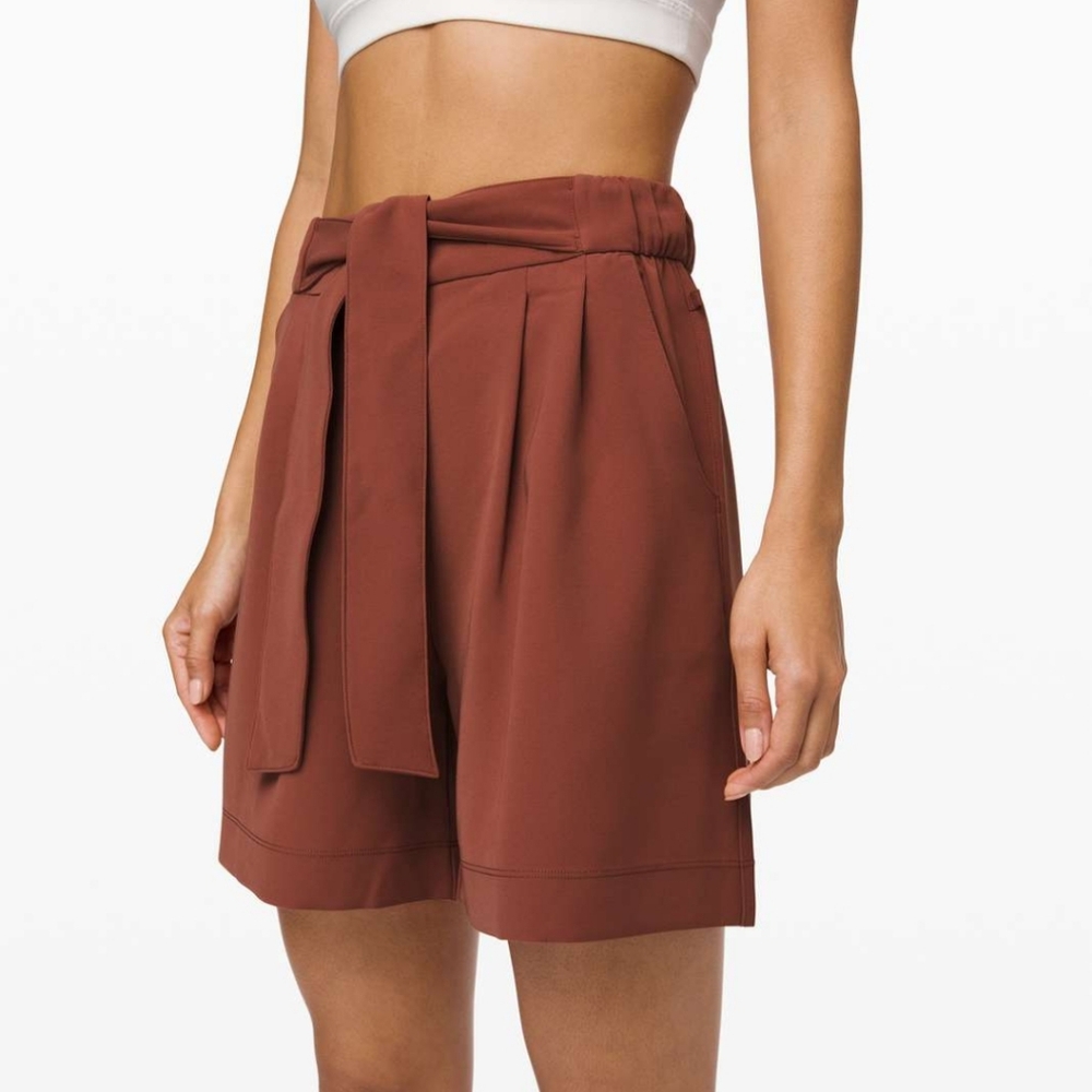 NWOT Lulu shorts